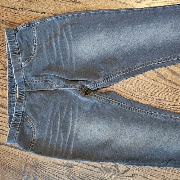 HUE Grey Washed Women's Jeggings - Picture 2 of 8